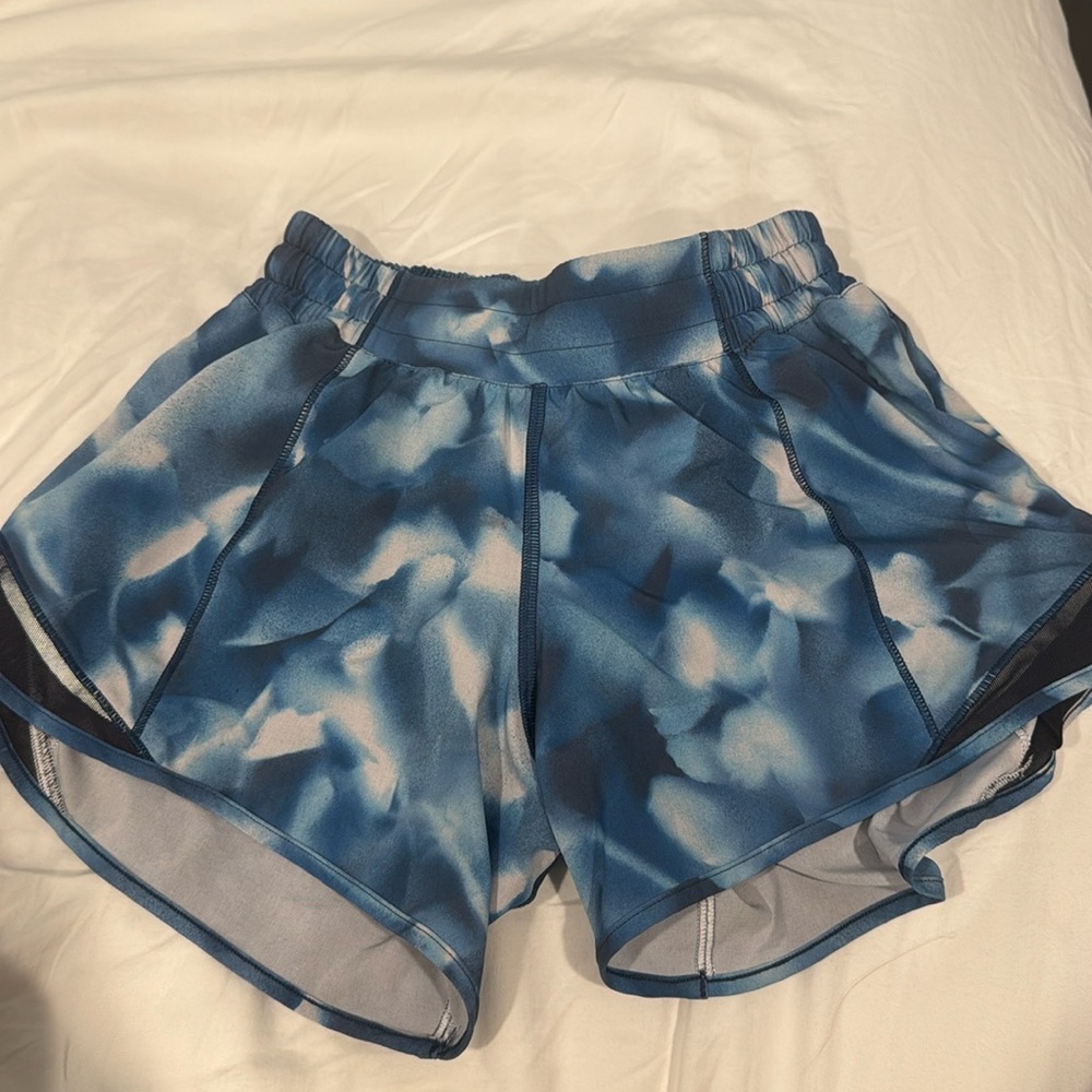 lululemon hotty hot blue and white shorts